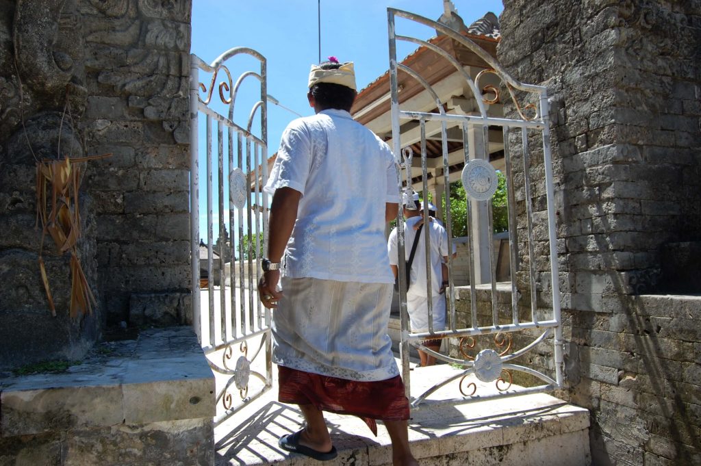 Bali Uluwatu guide www.thethreeyearexperiment.com