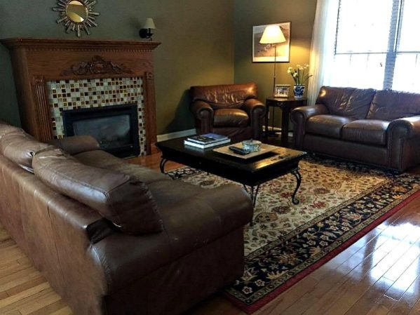 Living room--www.thethreeyearexperiment.com
