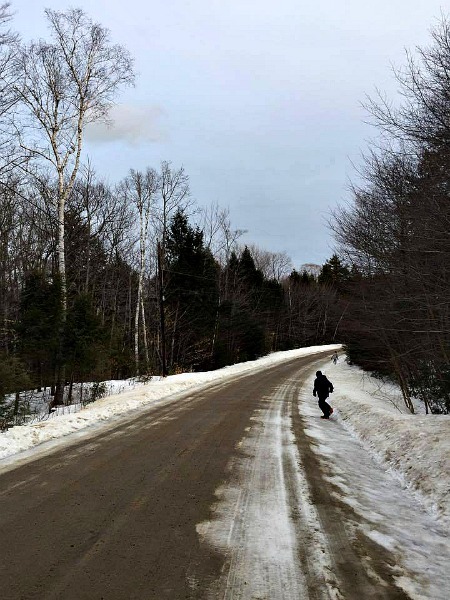 snowy walk with kids--www.thethreeyearexperiment.com